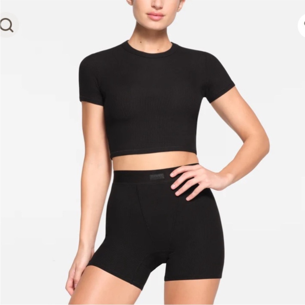 Skims top. Never been worn.